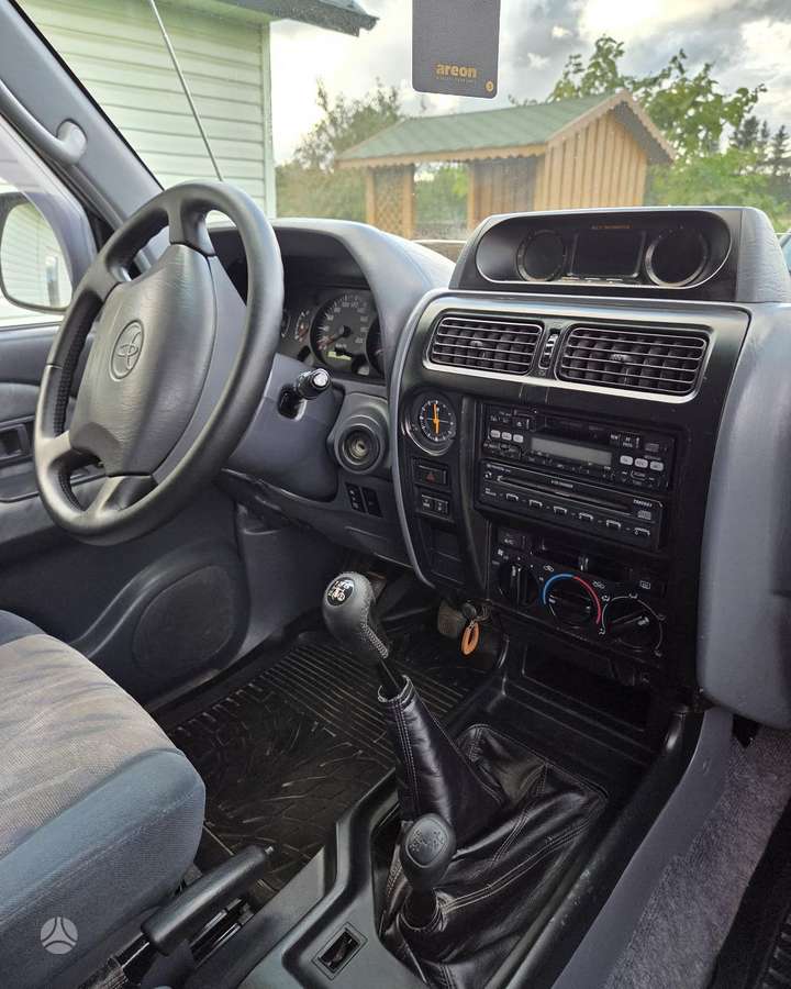 Toyota Land Cruiser - 5