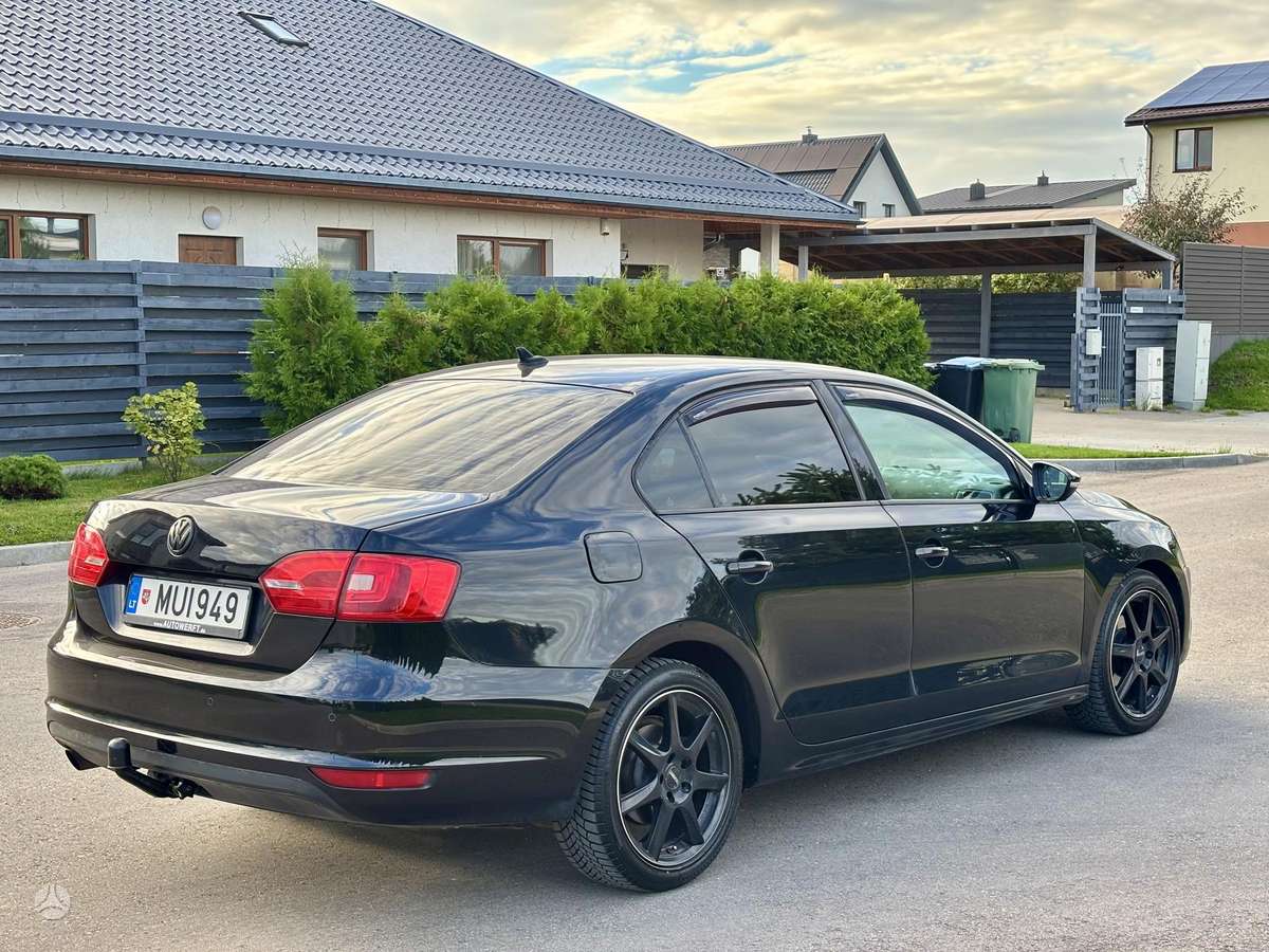 Volkswagen Jetta - 3