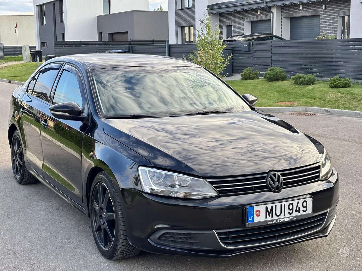 Volkswagen Jetta - 1