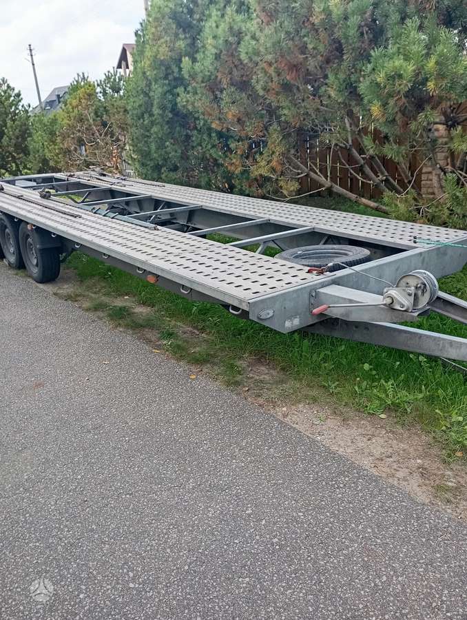 Niewiadow, auto transporter