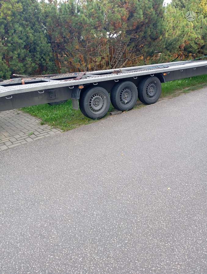 Niewiadow, auto treileris