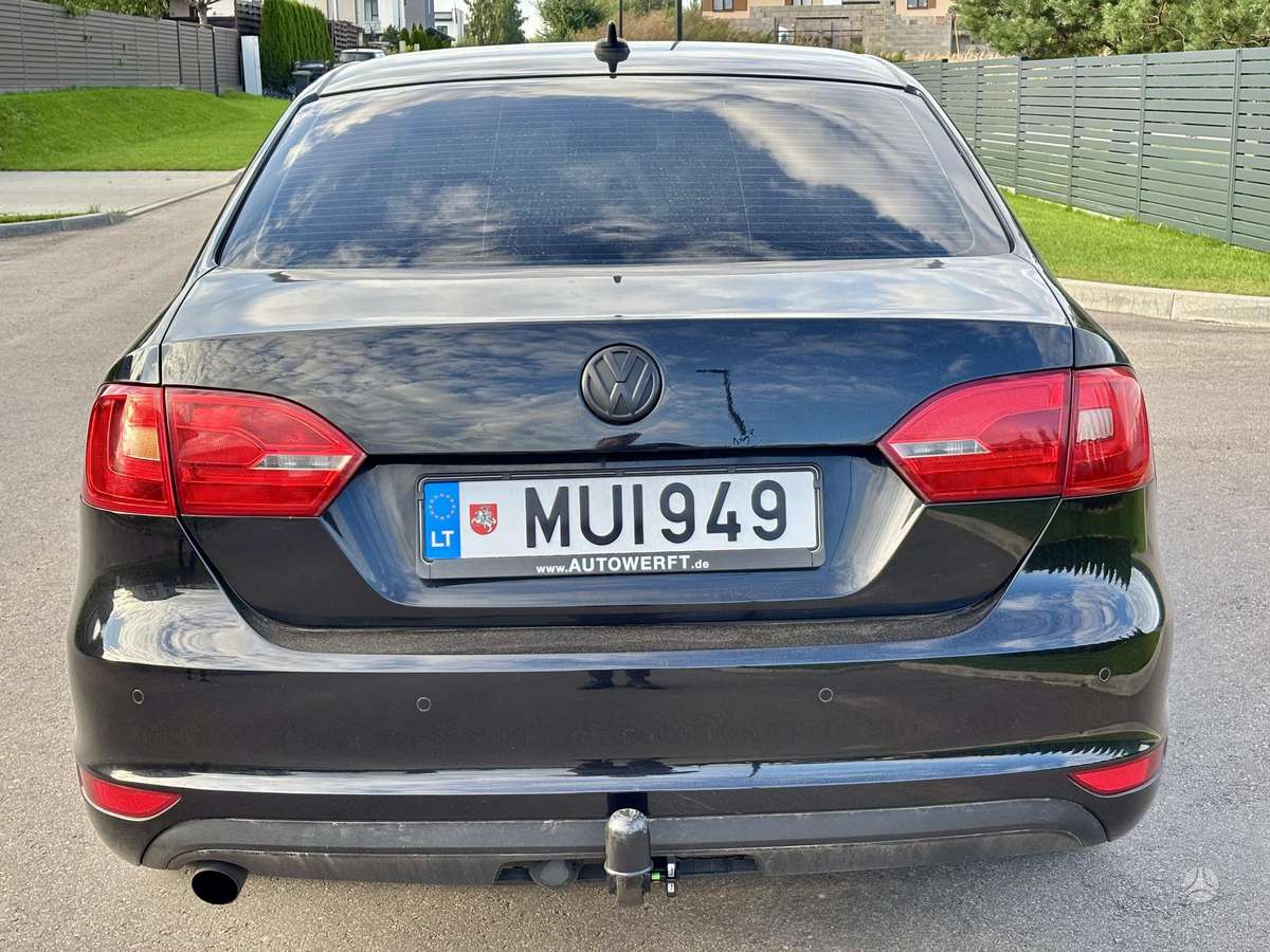 Volkswagen Jetta - 4