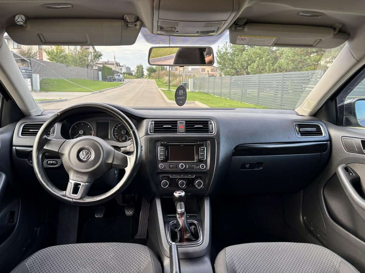 Volkswagen Jetta - 10