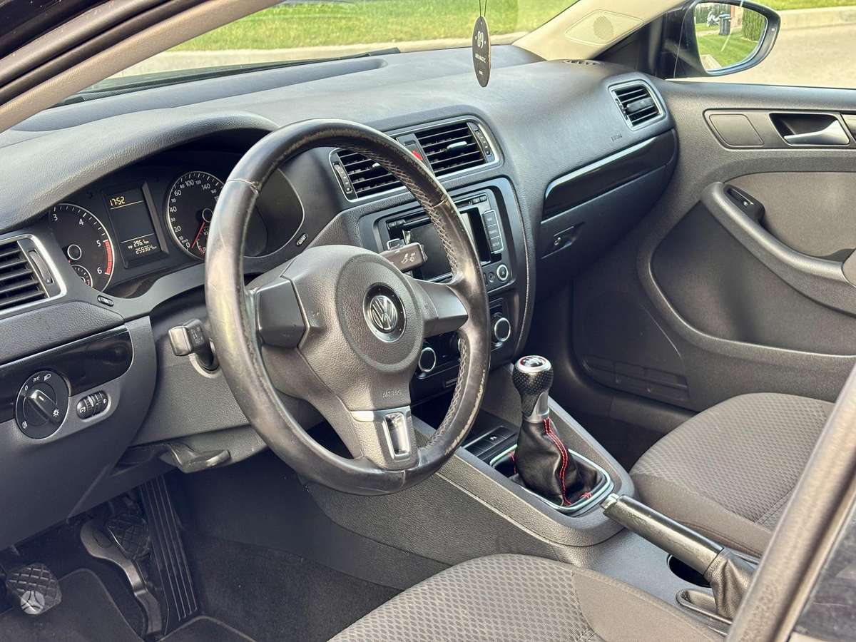 Volkswagen Jetta - 9