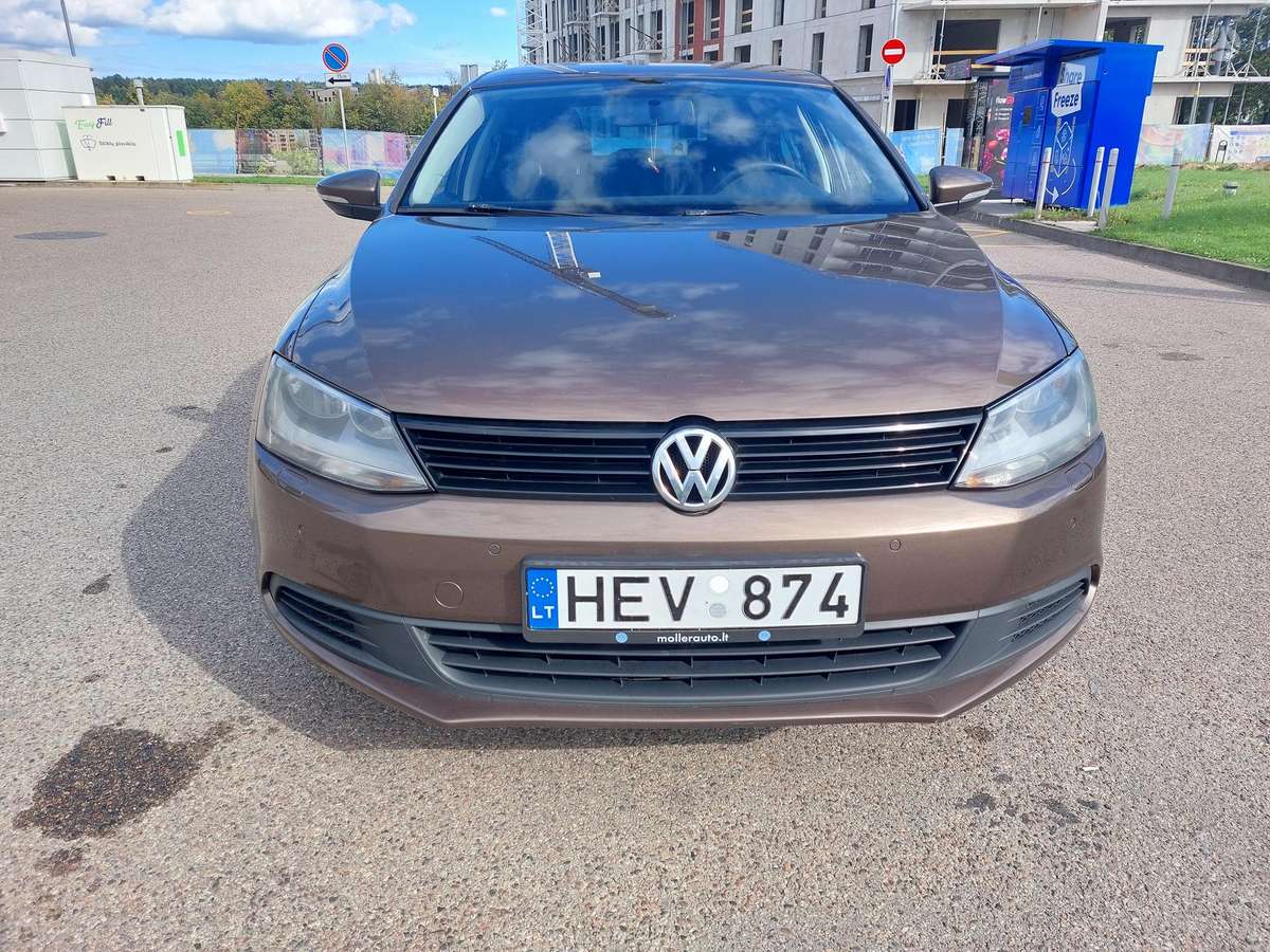 Volkswagen Jetta - 1