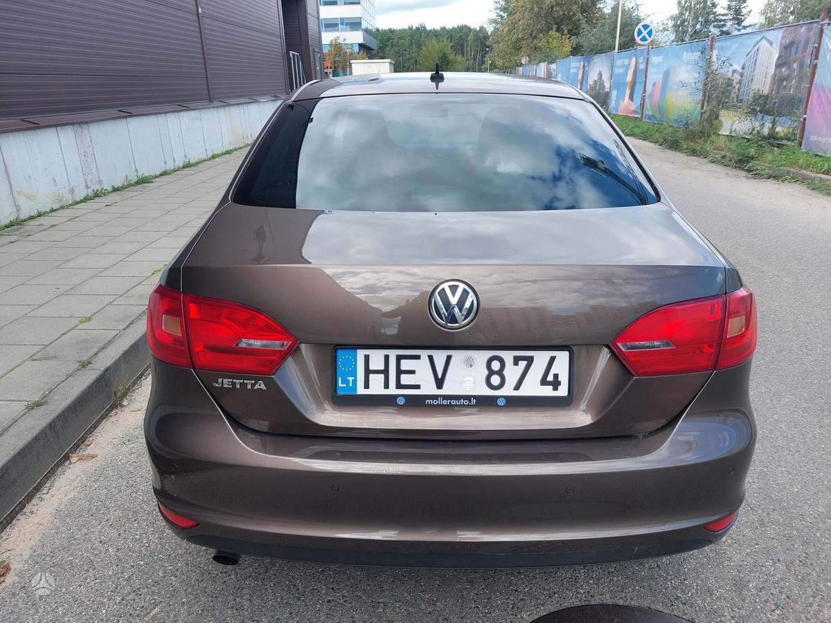 Volkswagen Jetta - 2