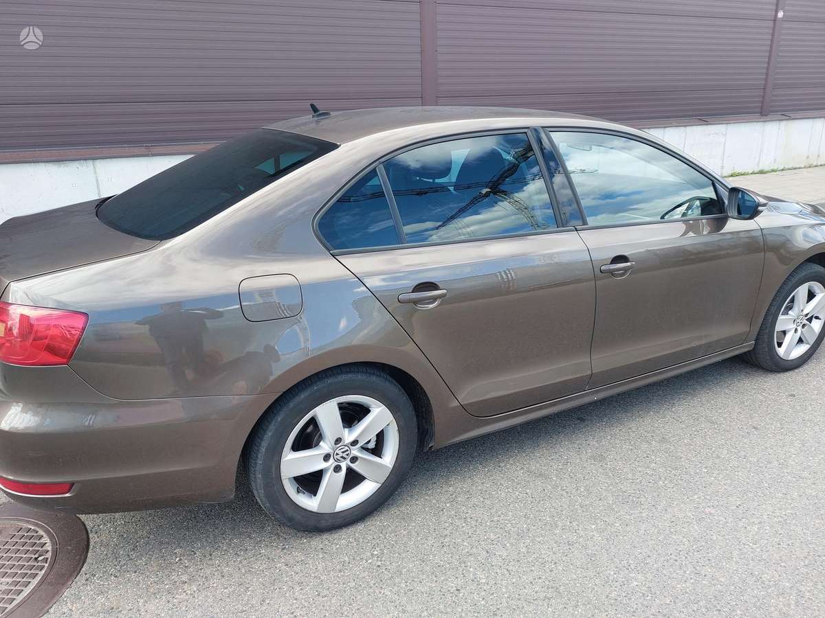 Volkswagen Jetta - 3
