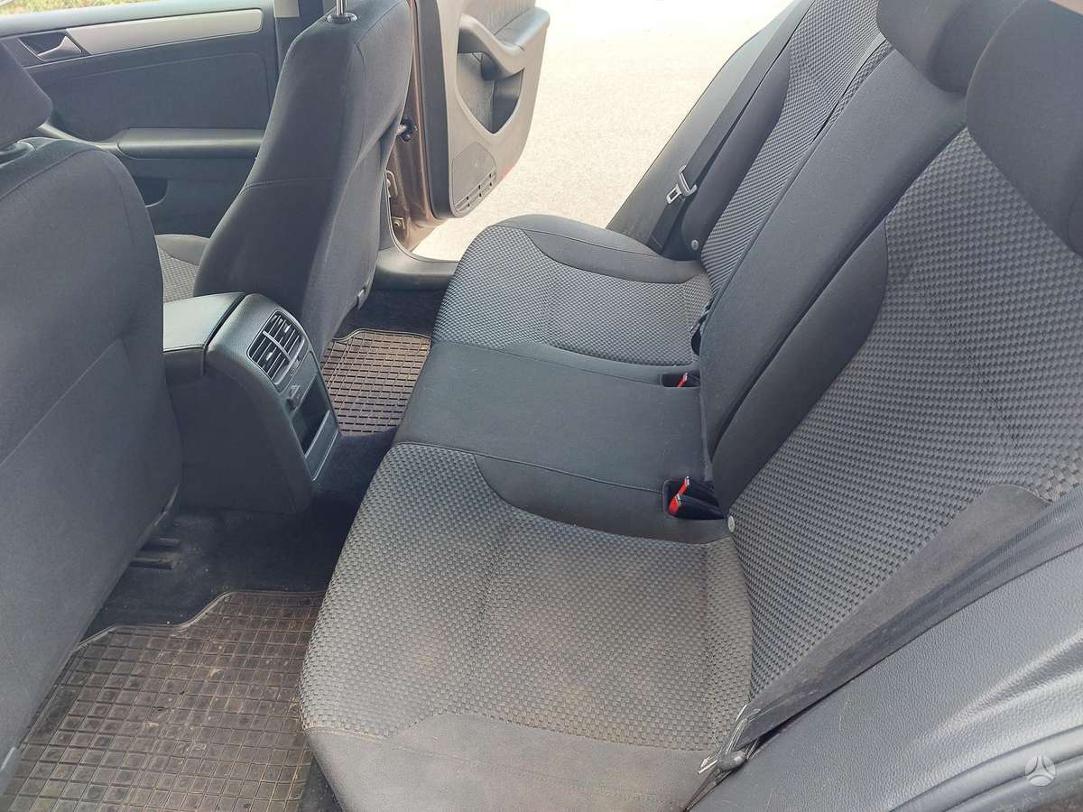 Volkswagen Jetta - 7