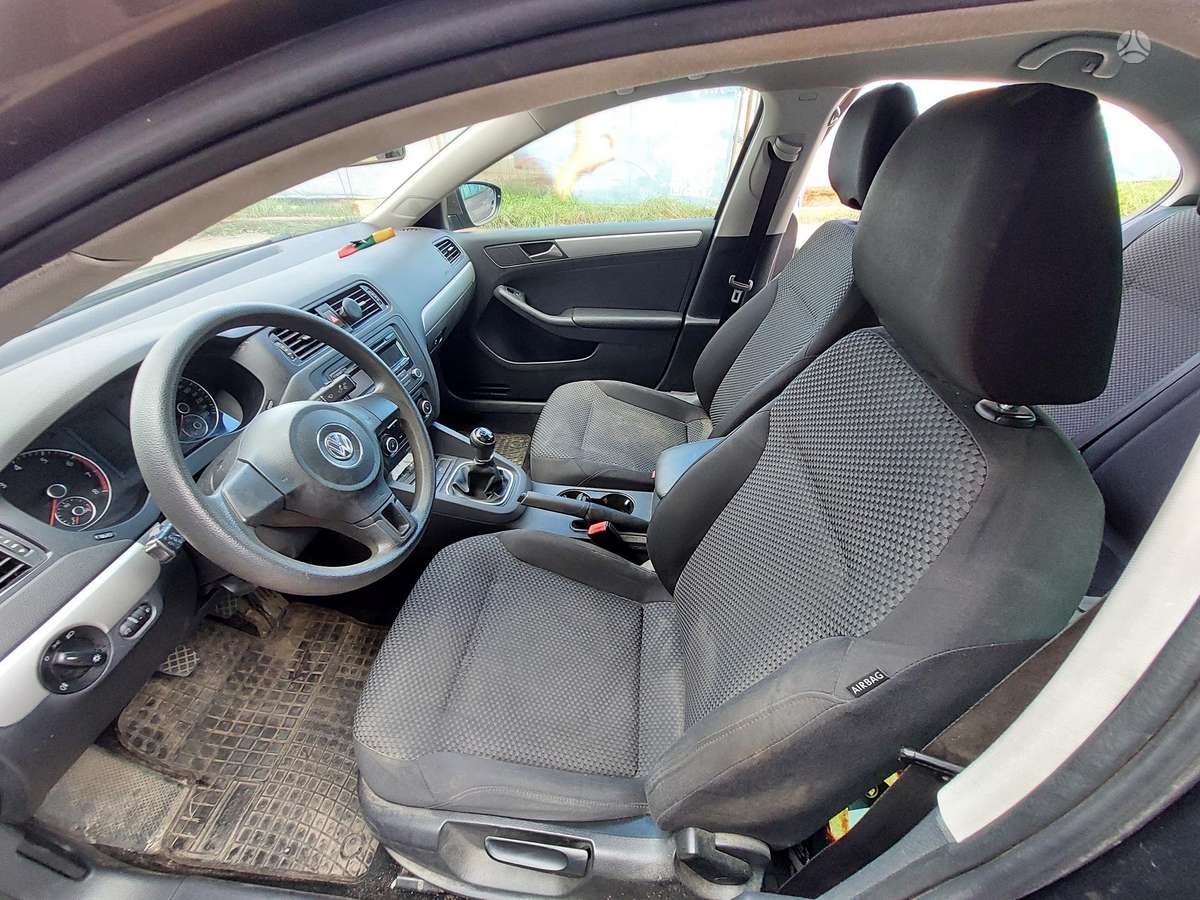 Volkswagen Jetta - 8
