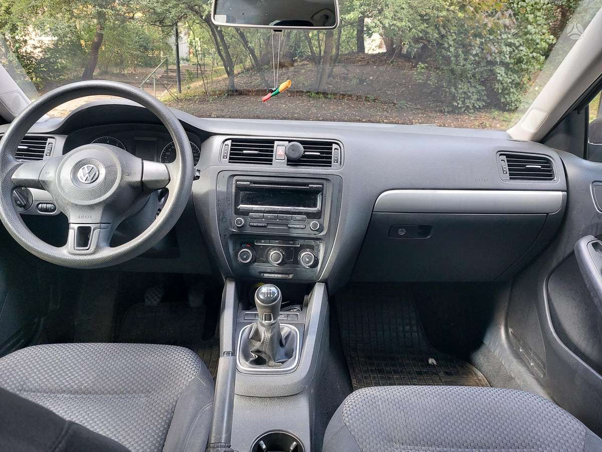 Volkswagen Jetta - 10