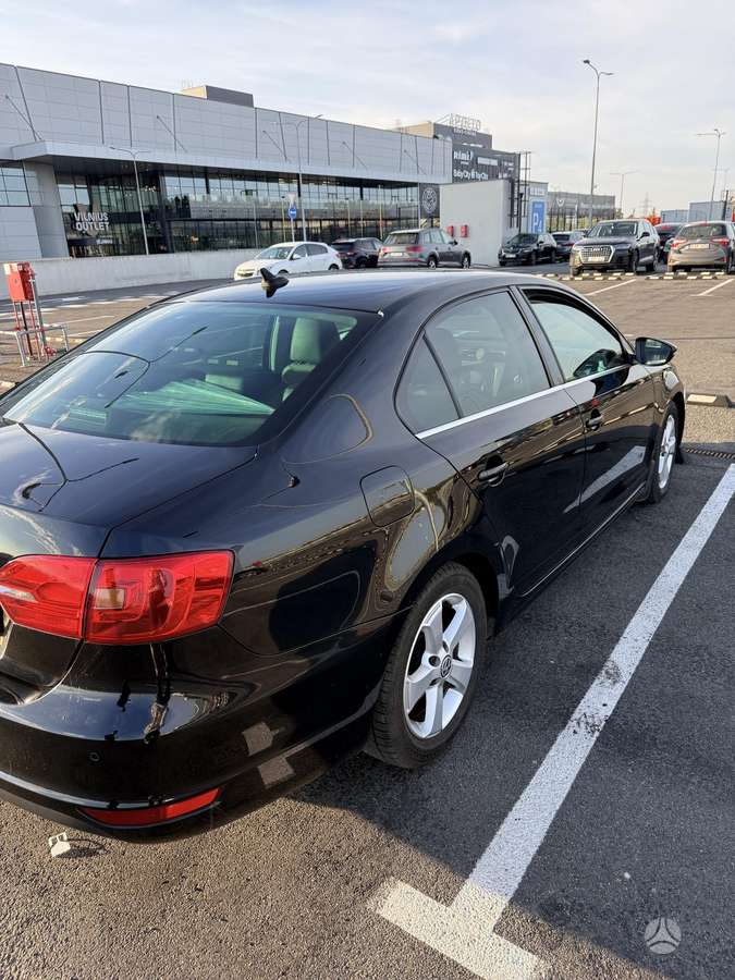 Volkswagen Jetta - 3