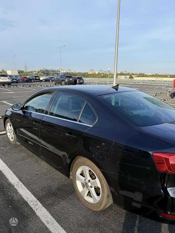 Volkswagen Jetta - 5