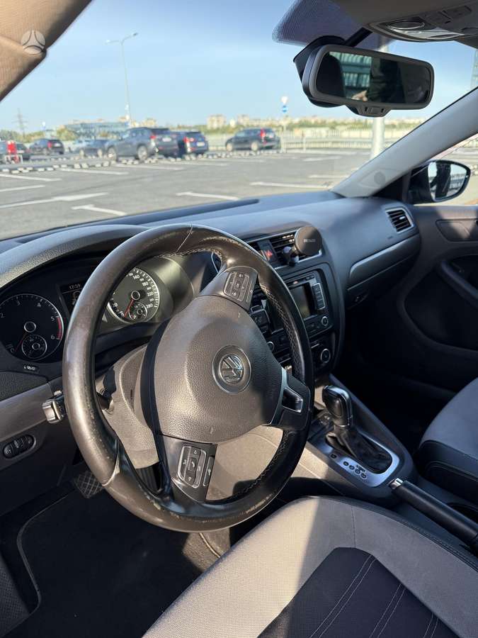Volkswagen Jetta - 9