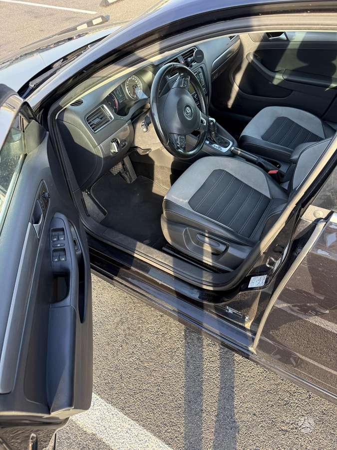 Volkswagen Jetta - 10