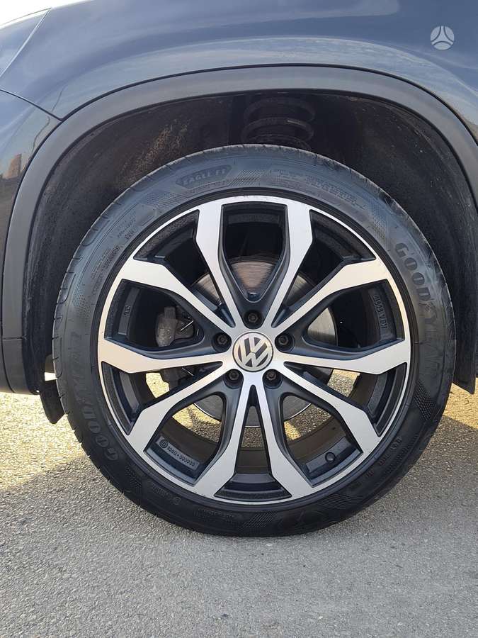 Volkswagen Tiguan - 11