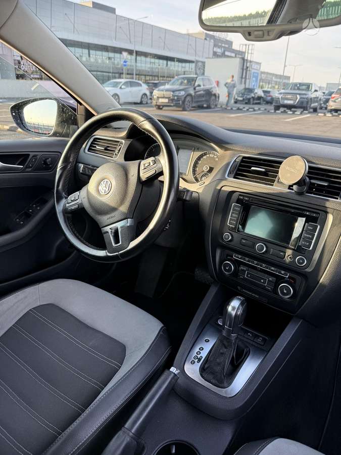 Volkswagen Jetta - 12