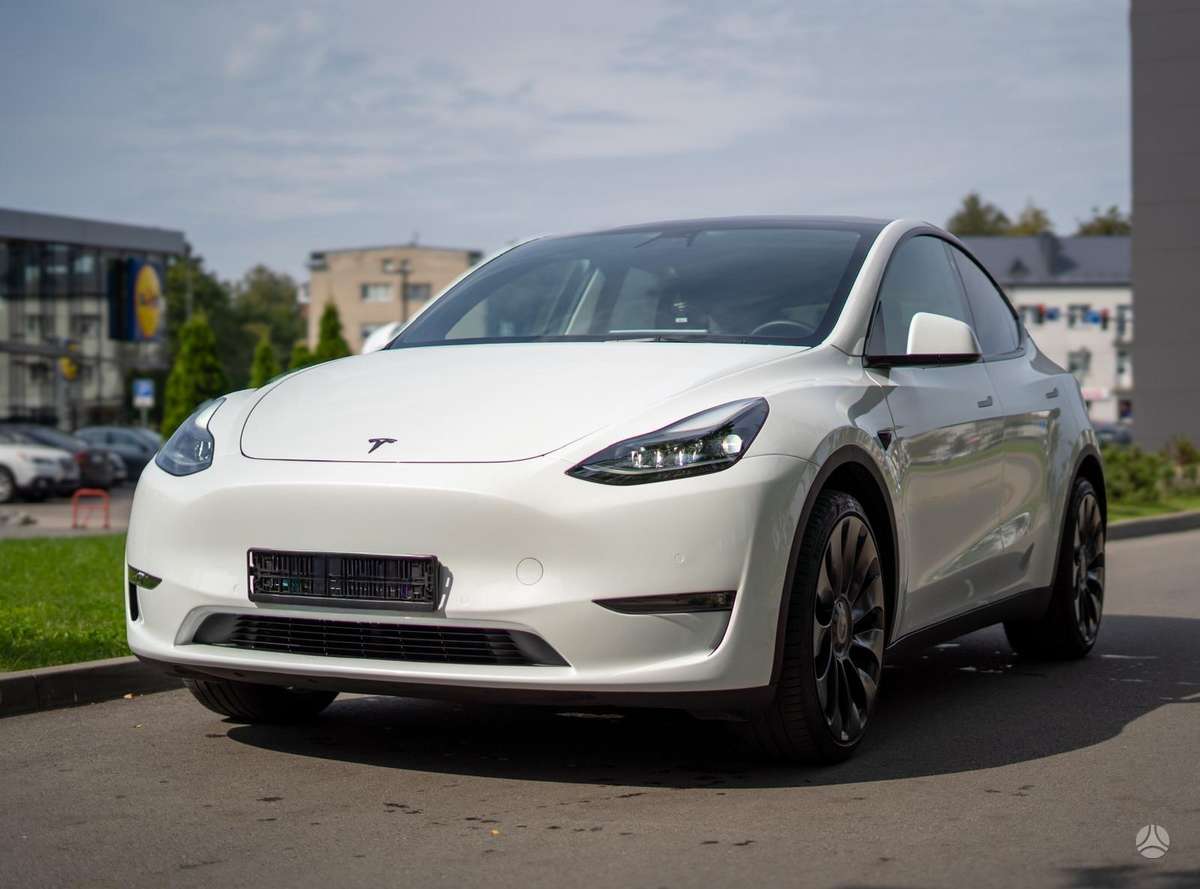 Tesla Model Y - 5