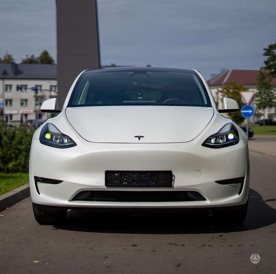 Tesla Model Y - 9