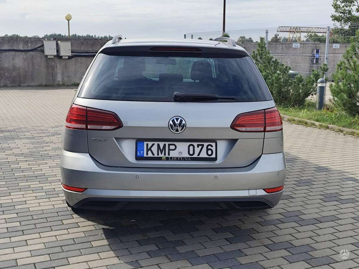 Volkswagen Golf - 6