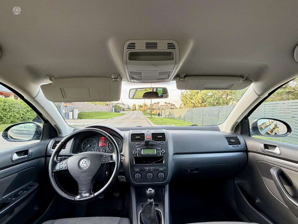 Volkswagen Golf - 10