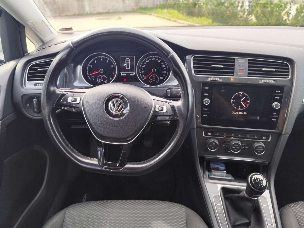 Volkswagen Golf - 11