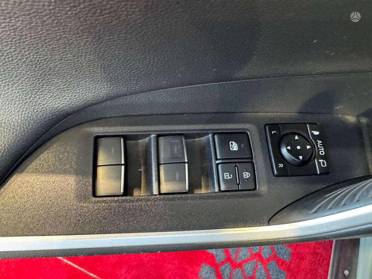Toyota RAV4 - 8