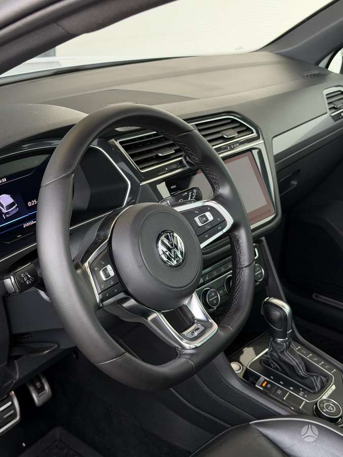 Volkswagen Tiguan - 10