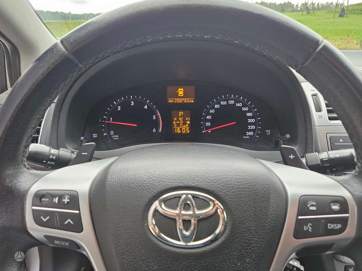 Toyota Avensis - 8