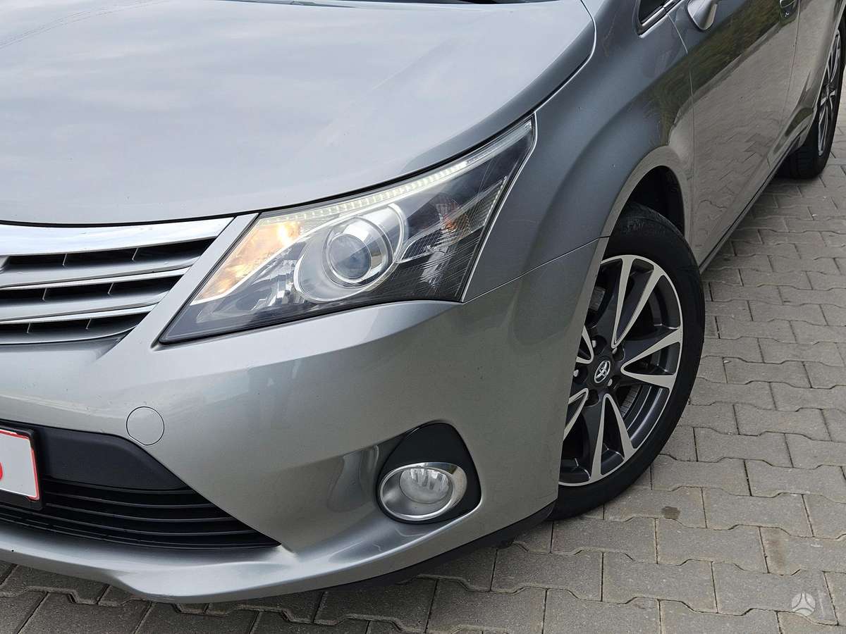 Toyota Avensis - 12