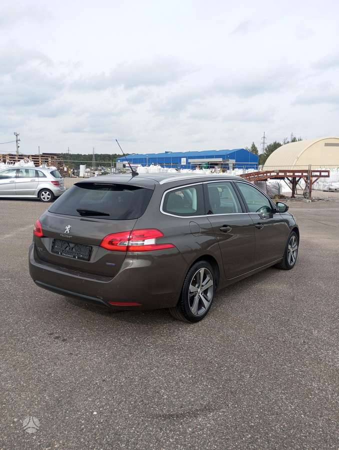 Peugeot 308 - 8