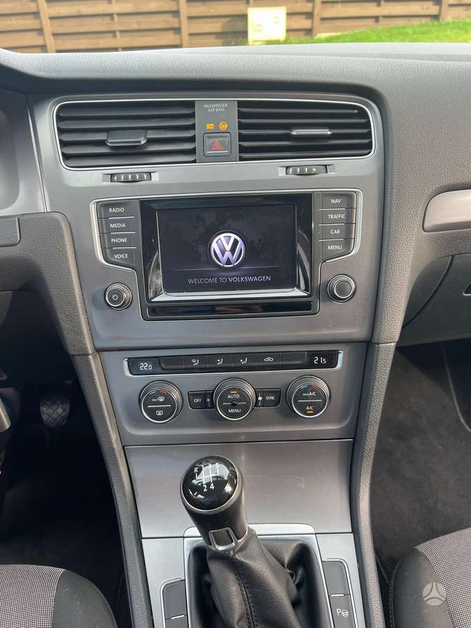 Volkswagen Golf - 8
