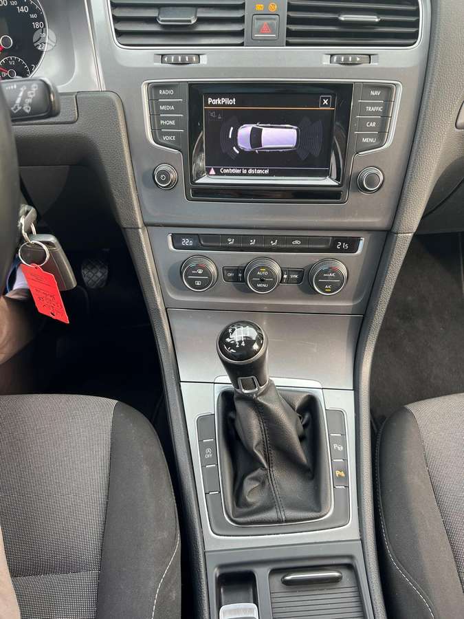 Volkswagen Golf - 10