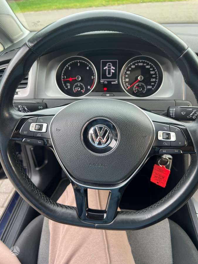 Volkswagen Golf - 11