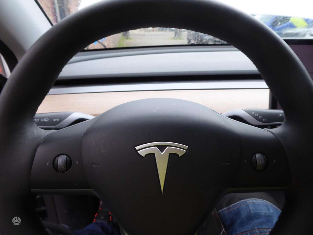 Tesla Model Y - 9