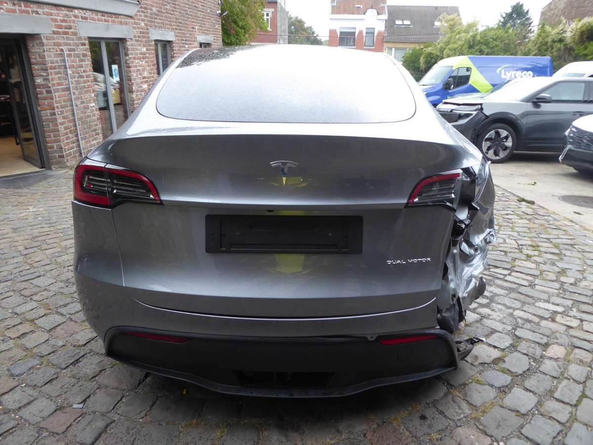Tesla Model Y - 7