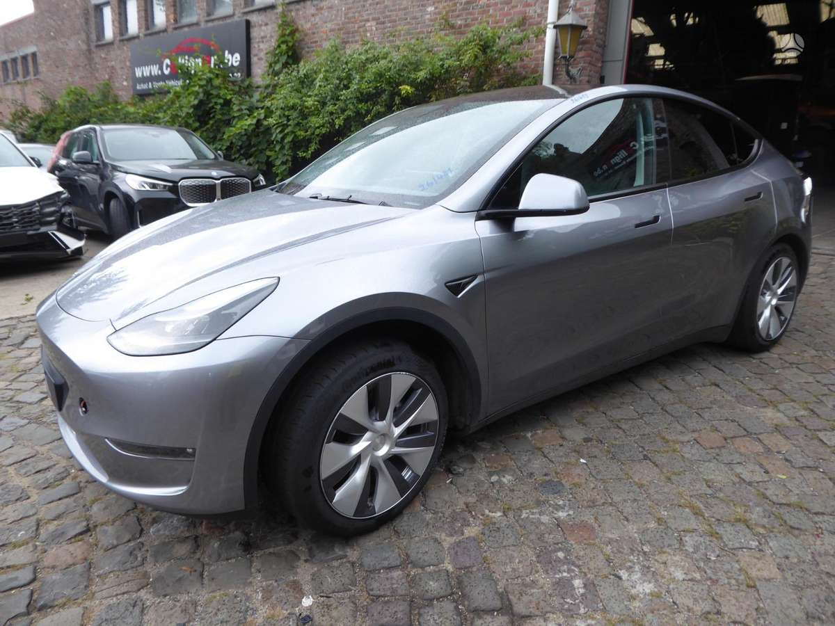 Tesla Model Y - 2