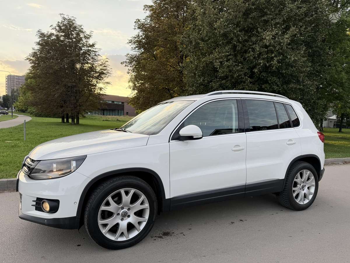 Volkswagen Tiguan - 1