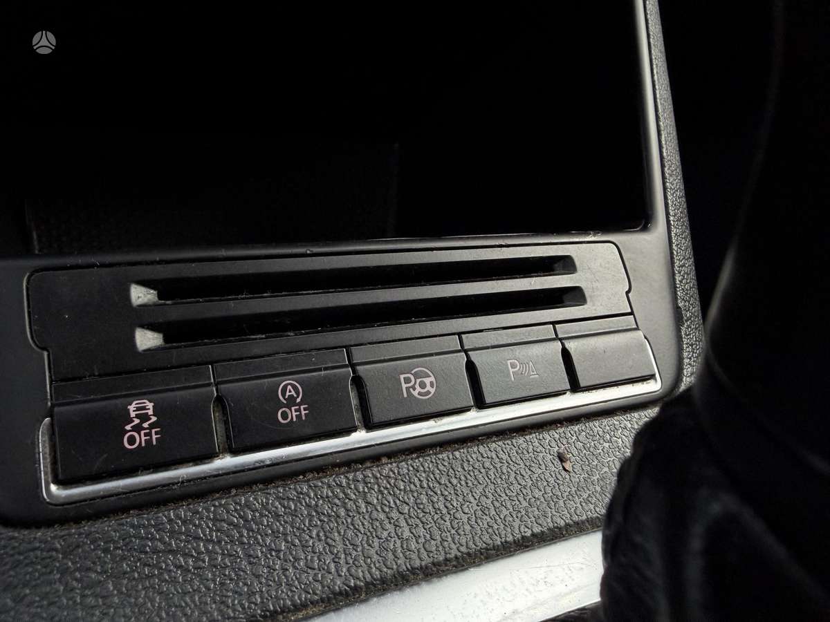 Volkswagen Tiguan - 11