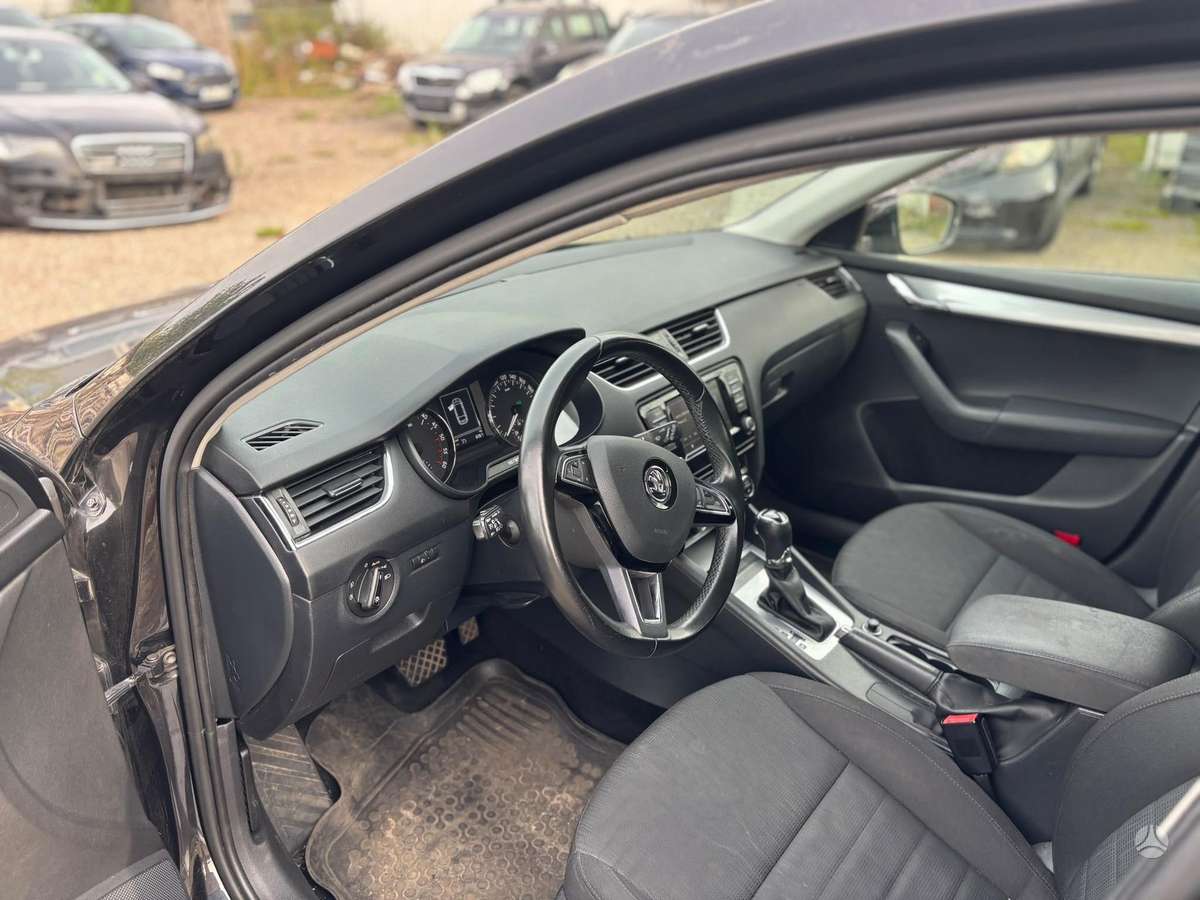Skoda Octavia 37068366700