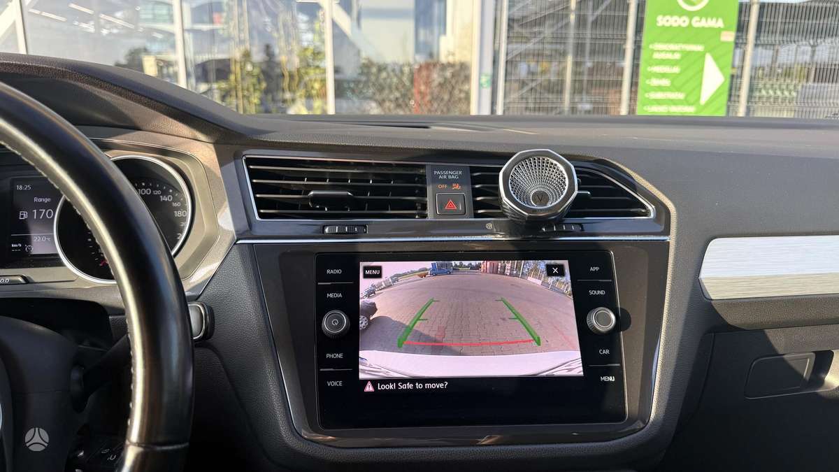 Volkswagen Tiguan - 8