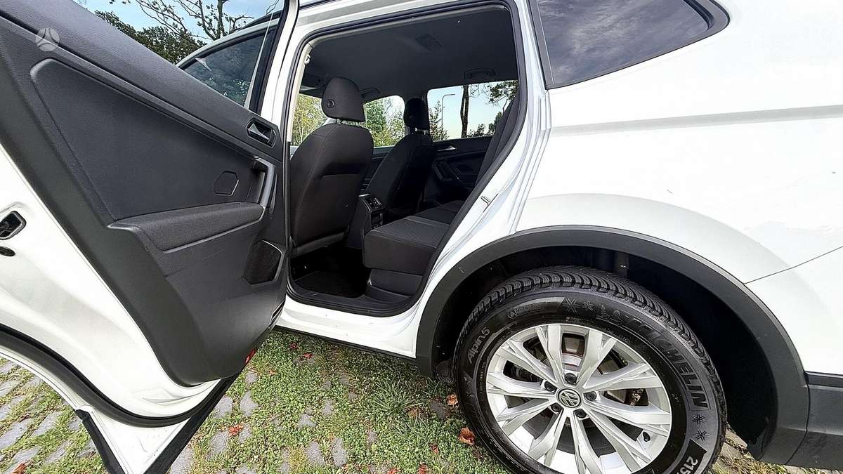 Volkswagen Tiguan - 12