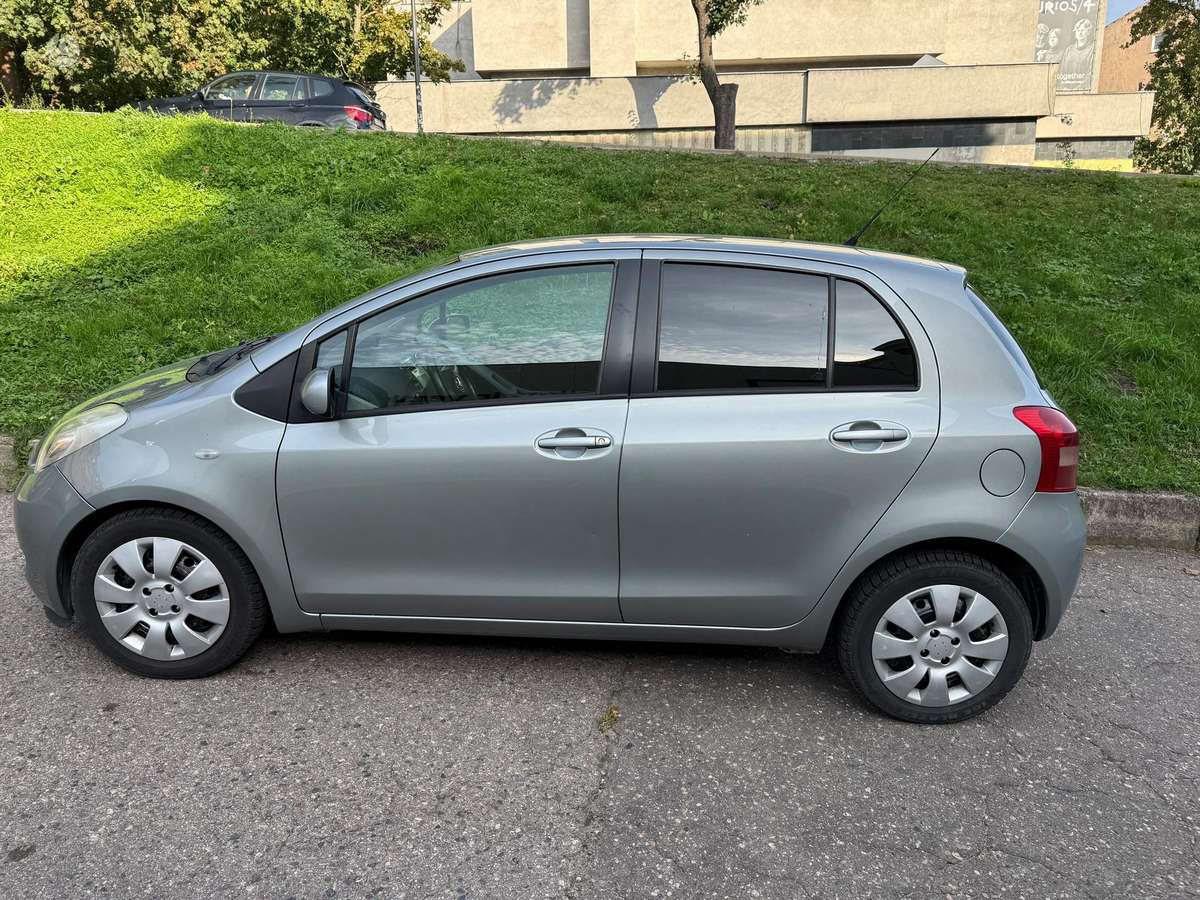 Toyota Yaris - 4