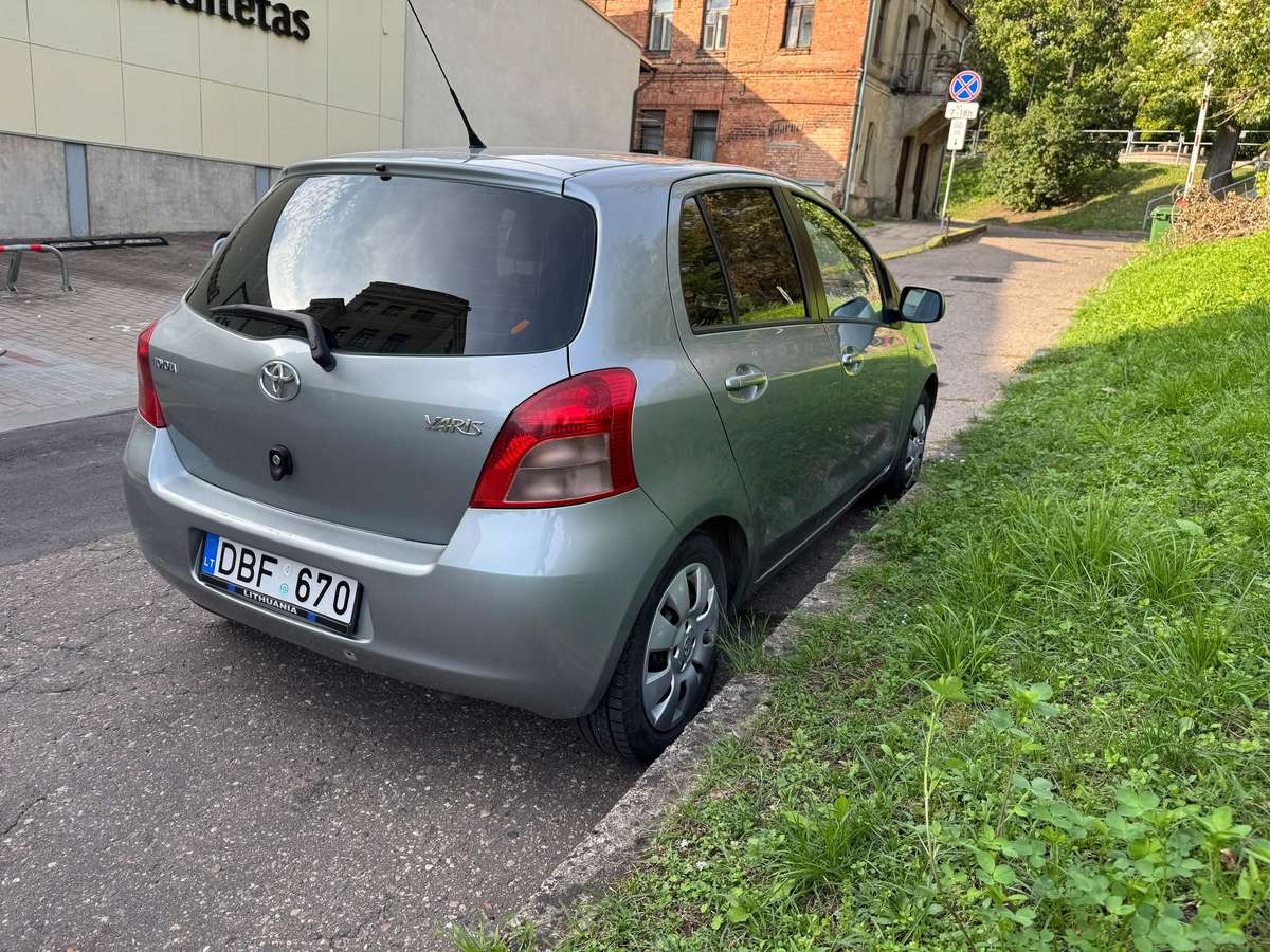 Toyota Yaris - 5