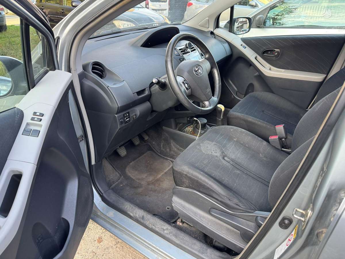 Toyota Yaris - 7