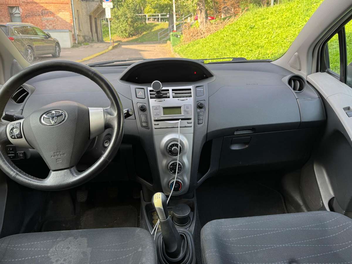 Toyota Yaris - 8