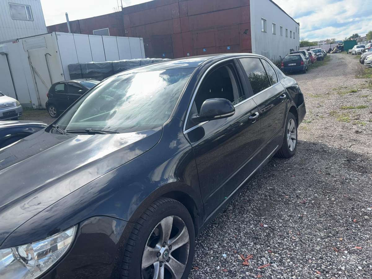Skoda Superb 37068366700