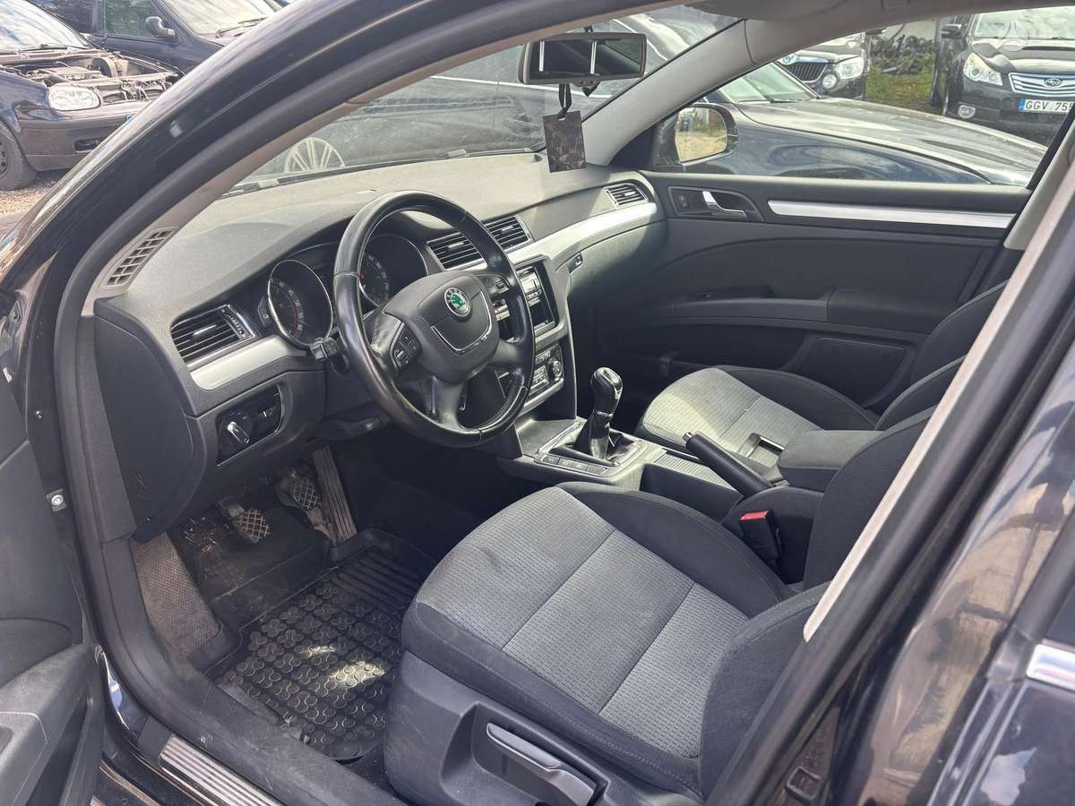 Skoda Superb 37068366700