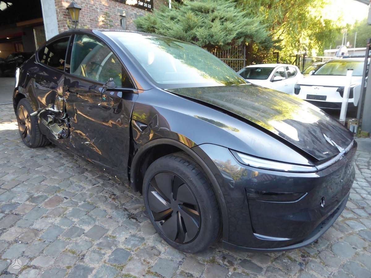 Tesla Model Y - 4