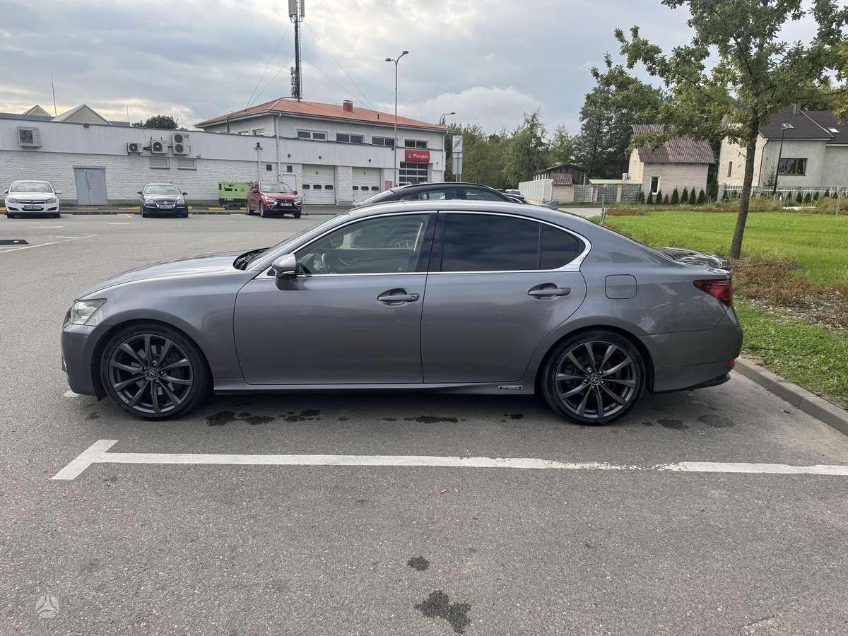 Lexus GS 300h - 9