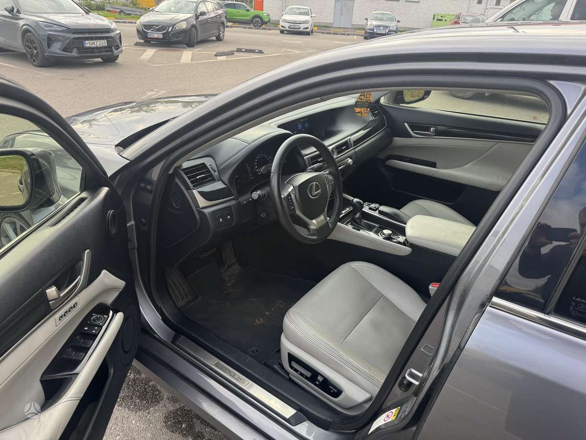 Lexus GS 300h - 10